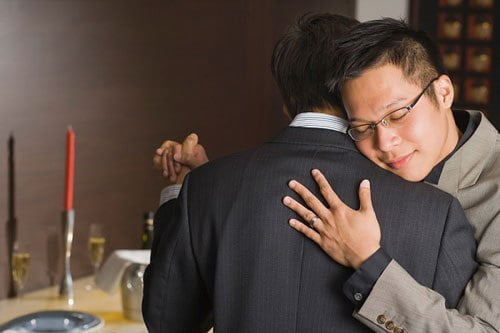 chồng là người đồng tính phải làm sao