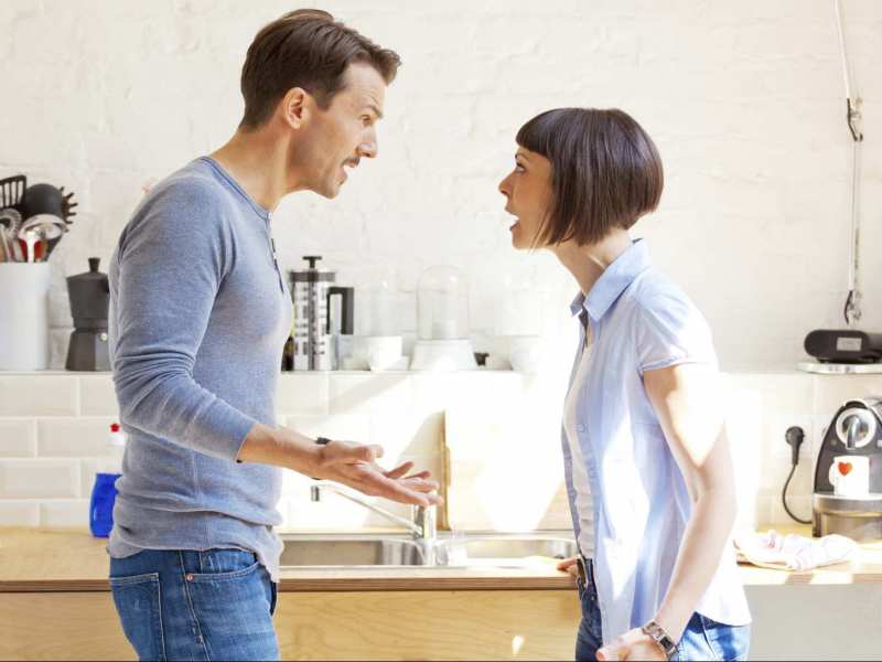 Vợ chồng không hợp nhau có nên ly hôn